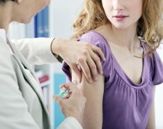 Teen getting HPV vaccine
