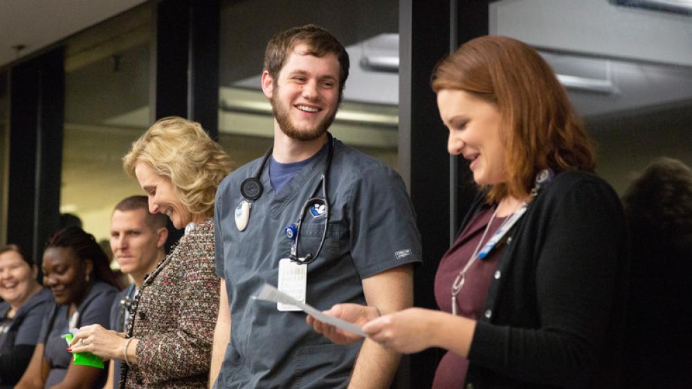 Image for post: Methodist Hospital Nurse 'Stood Out Like a Beacon of Light' for Patient