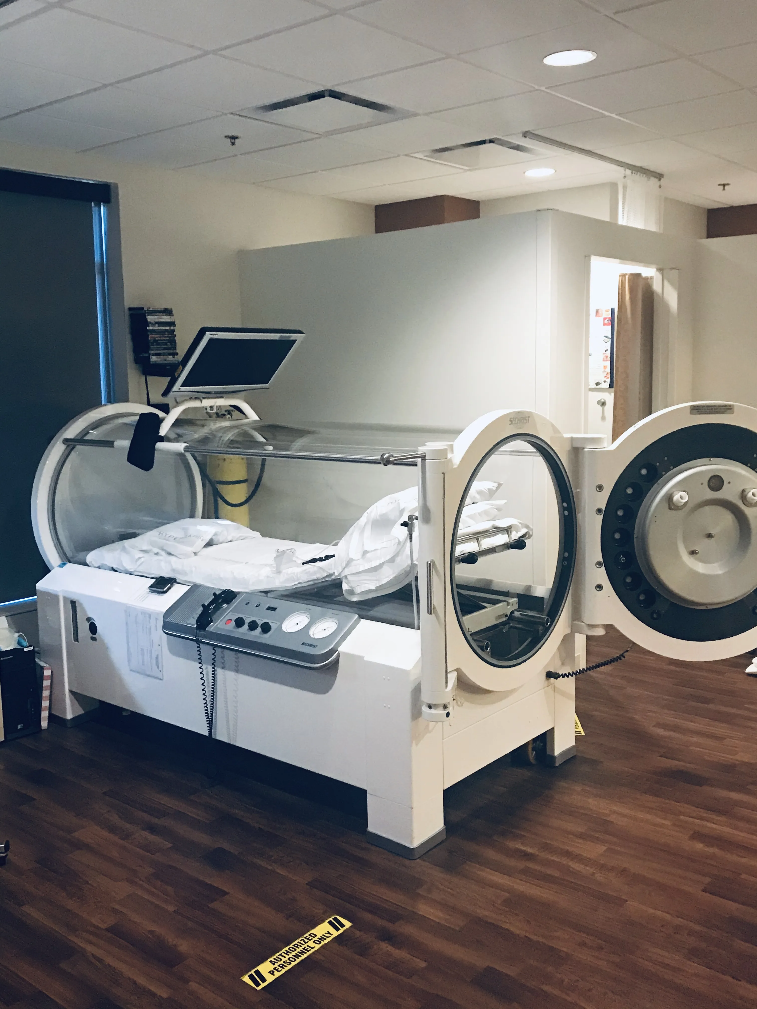 The center's hyperbaric oxygen therapy chamber