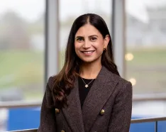 Guneet Van De Graaff, MD