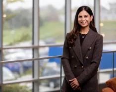 Guneet Van De Graaff, MD