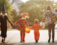 Image for post: 10 Ways to Stay Safe This Halloween
