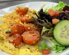 Image for post: Healthy Recipe: Frittata With Grape Tomatoes and Mixed Green Salad