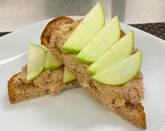 Image for post: Healthy Recipe: Open-Faced Tuna Salad Sandwich With Sliced Apple