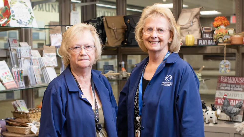 Jennie Edmundson gift shop volunteers