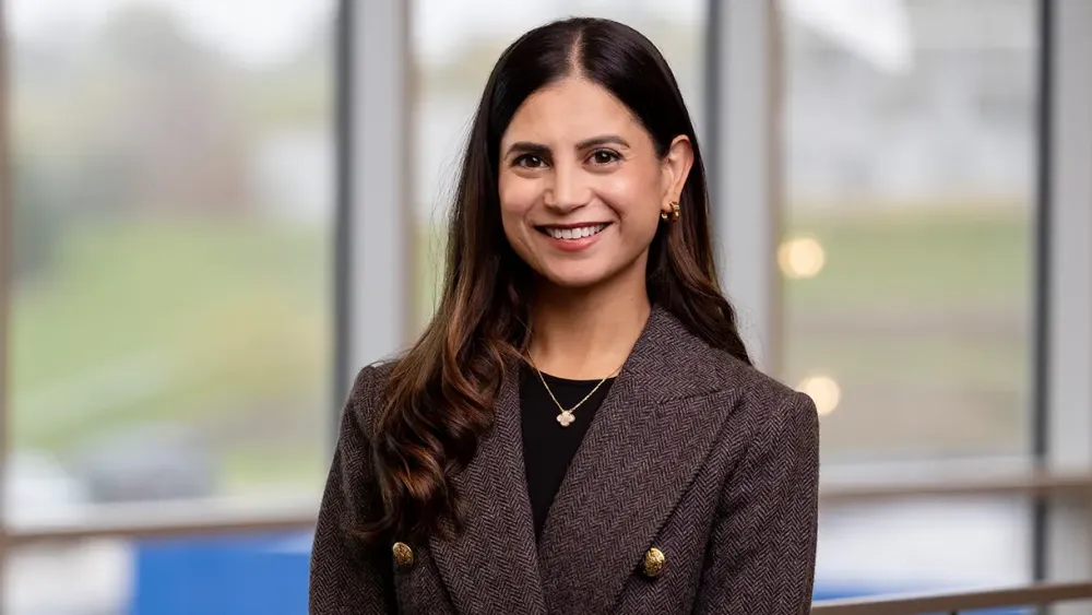 Guneet Van De Graaff, MD