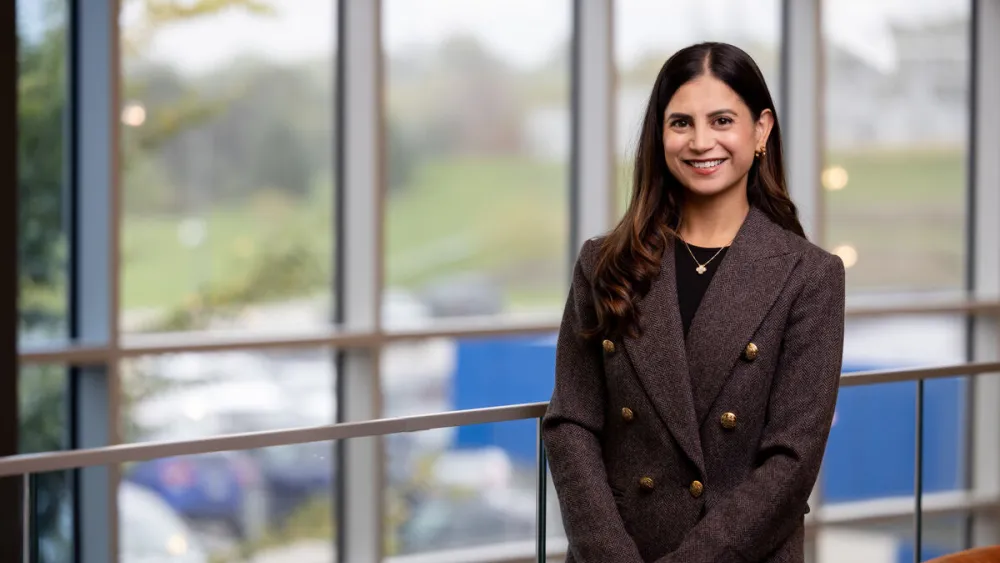 Guneet Van De Graaff, MD