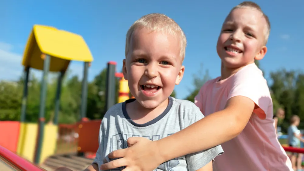 Image for post: 6 Tips to Combat Sibling Rivalry