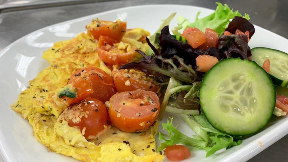 Image for post: Healthy Recipe: Frittata With Grape Tomatoes and Mixed Green Salad