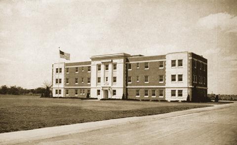 Exterior shot of Fremont Hospital circa 1940