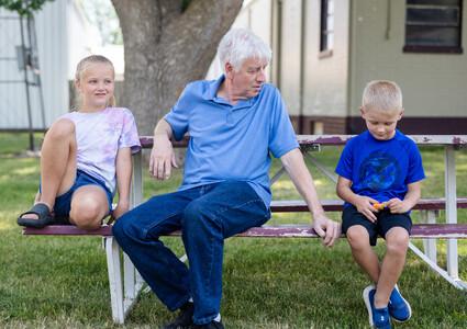 Dave Nissen and grandchildren